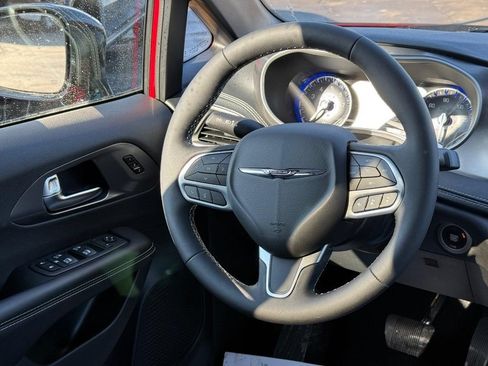 Used 2026 Chrysler Pacifica Select AWD/4WD image 11