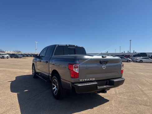 Used 2019 Nissan Titan S image 18