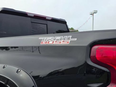 Used 2025 Chevrolet Silverado 1500 LT Trail Boss w/ Convenience Package II AWD/4WD image 10