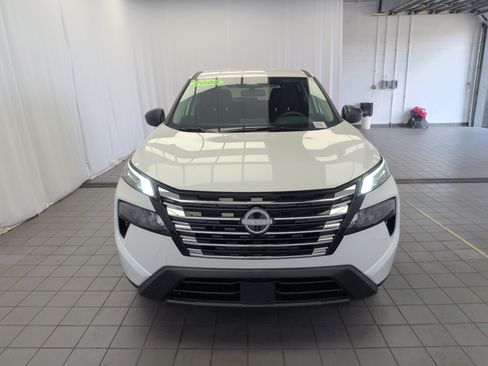 Used 2025 Nissan Rogue S FWD image 2