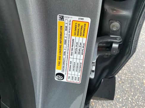 Used 2024 Chevrolet Trax RS w/ Sunroof Package FWD image 29