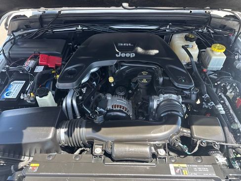Used 2021 Jeep Gladiator Rubicon AWD/4WD image 36