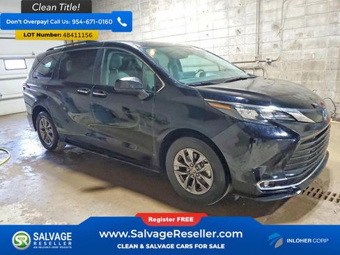 Used 2024 Toyota Sienna XLE FWD image 5