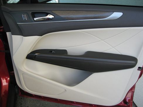 Used 2018 Lincoln MKC Reserve FWD image 39
