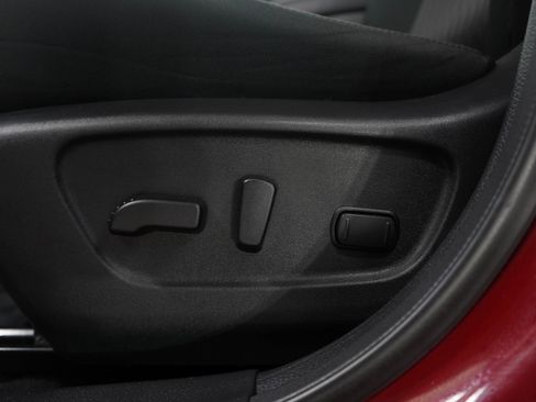 Used 2020 Nissan Rogue SV image 18