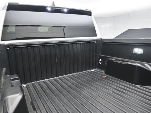Used 2025 Toyota Tacoma SR5 AWD/4WD image 22