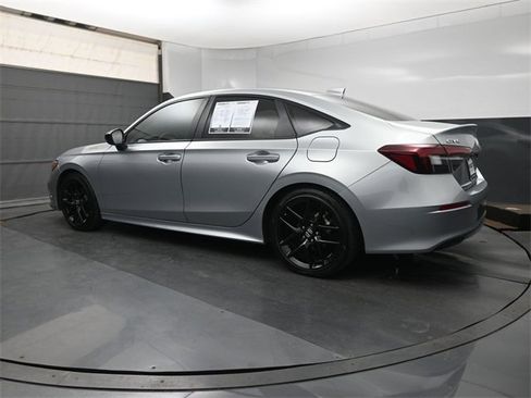 Used 2025 Honda Civic Sport image 10