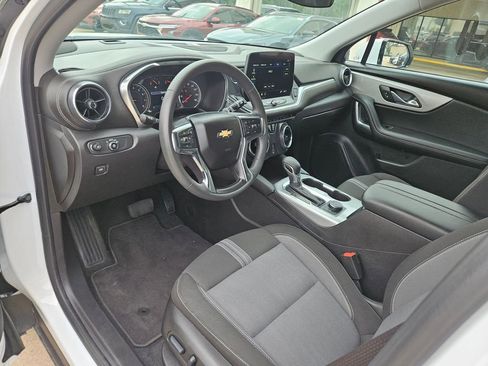 Used 2025 Chevrolet Blazer LT FWD image 13