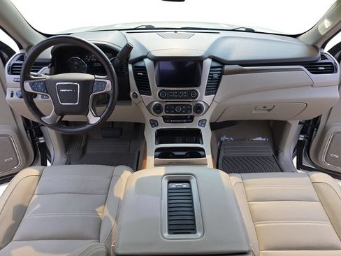 Certified 2019 GMC Yukon XL Denali w/ Denali Ultimate Package AWD/4WD image 9