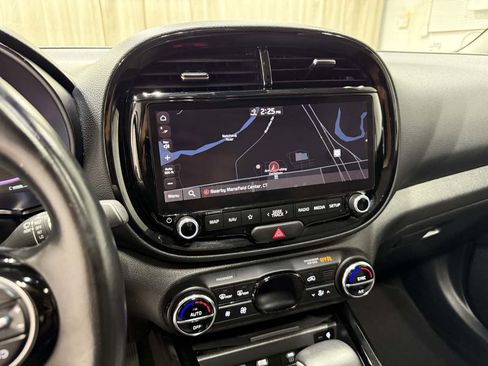 Used 2023 Kia Soul EX image 13
