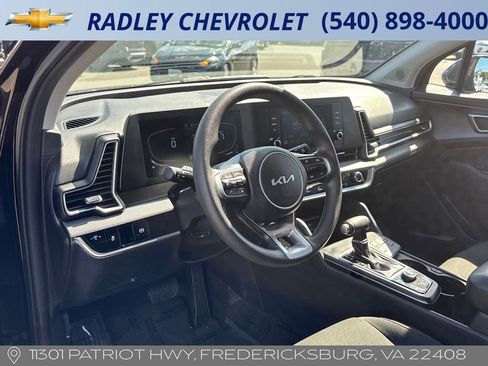 Used 2024 Kia Sportage LX image 8
