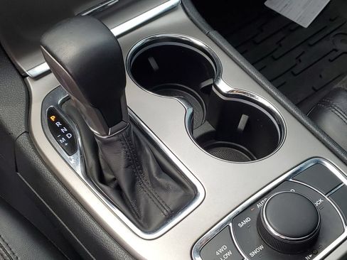 Used 2019 Jeep Grand Cherokee Altitude AWD/4WD image 21