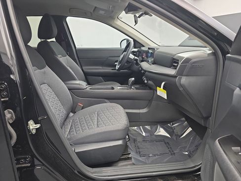 Used 2025 Nissan Kicks SV AWD/4WD image 34
