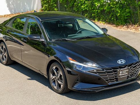 Used 2023 Hyundai Elantra SEL w/ Convenience Package FWD image 9