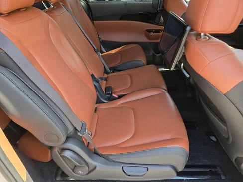 Certified 2024 Kia Carnival SX FWD image 16