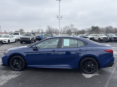 Used 2025 Toyota Camry SE w/ Convenience Package image 7