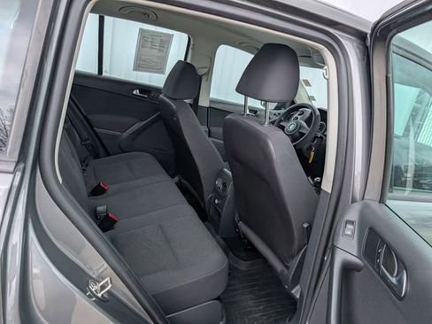 Used 2012 Volkswagen Tiguan S image 17