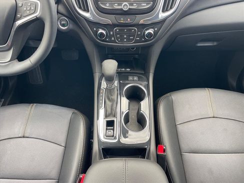 Used 2023 Chevrolet Equinox Premier FWD image 17