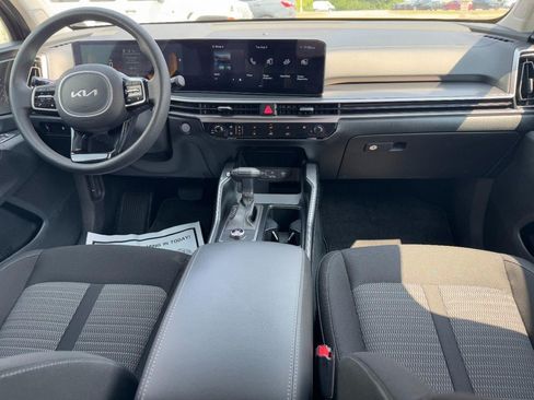 Used 2025 Kia Sorento LX FWD image 15