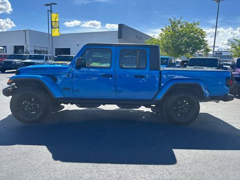 Used 2023 Jeep Gladiator Sport image 8