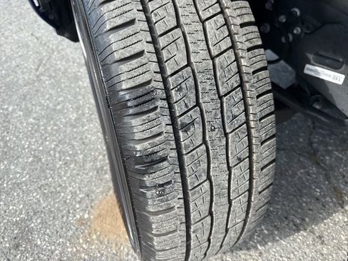 Used 2024 Toyota Tacoma TRD Sport w/ TRD Sport Upgrade Package image 32