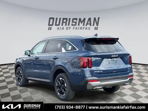 New 2025 Kia Sorento S image 2
