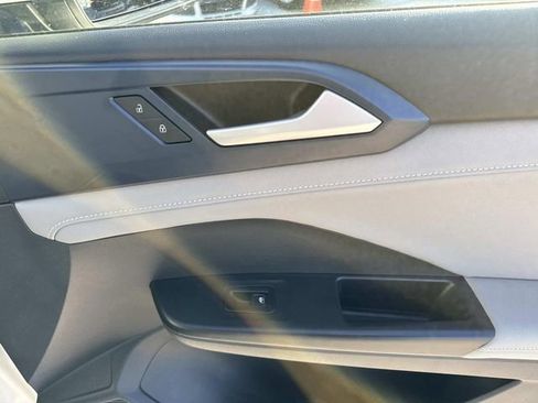 Used 2024 Volkswagen Taos SE image 14