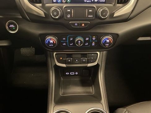 Used 2022 GMC Terrain SLT w/ Infotainment Package II AWD/4WD image 16