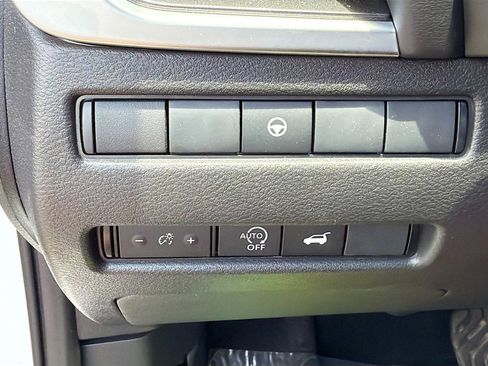 Used 2026 Nissan Rogue SV AWD/4WD image 19