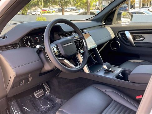 Certified 2025 Land Rover Discovery Sport Dynamic SE AWD/4WD image 17