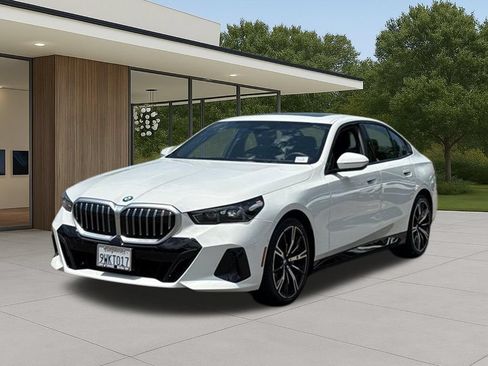 Used 2026 BMW 530i w/ M Sport Package RWD image 2