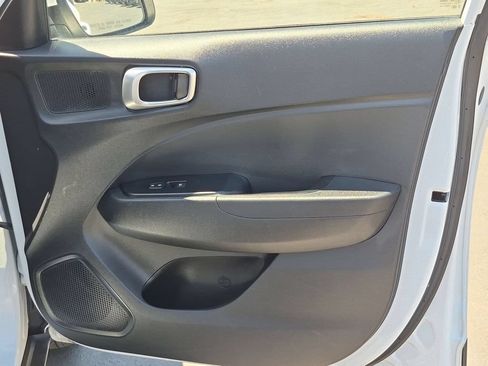 Used 2025 Hyundai Venue SEL FWD image 33