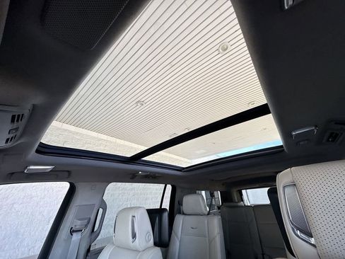 Certified 2022 Cadillac Escalade ESV Premium Luxury Platinum w/ Heavy-Duty Trailer Package image 19