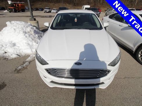 Used 2017 Ford Fusion SE image 2