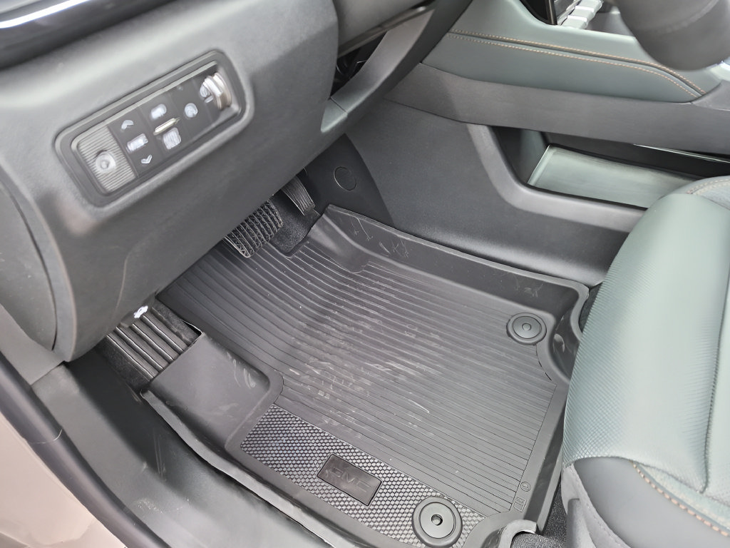 New 2027 GMC Terrain AT4 w/ Convenience Package III AWD/4WD image 19