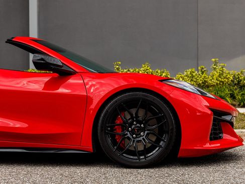 Used 2025 Chevrolet Corvette Z06 image 9