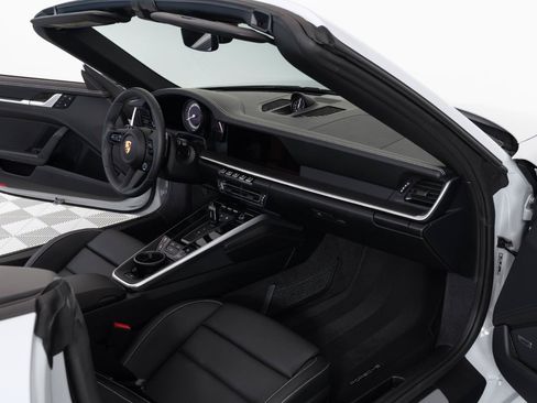 Used 2024 Porsche 911 Carrera 4S AWD/4WD image 9