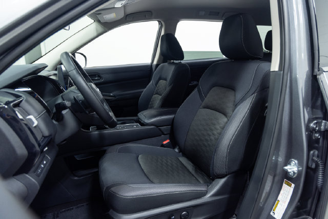 Used 2026 Nissan Pathfinder SV FWD image 21