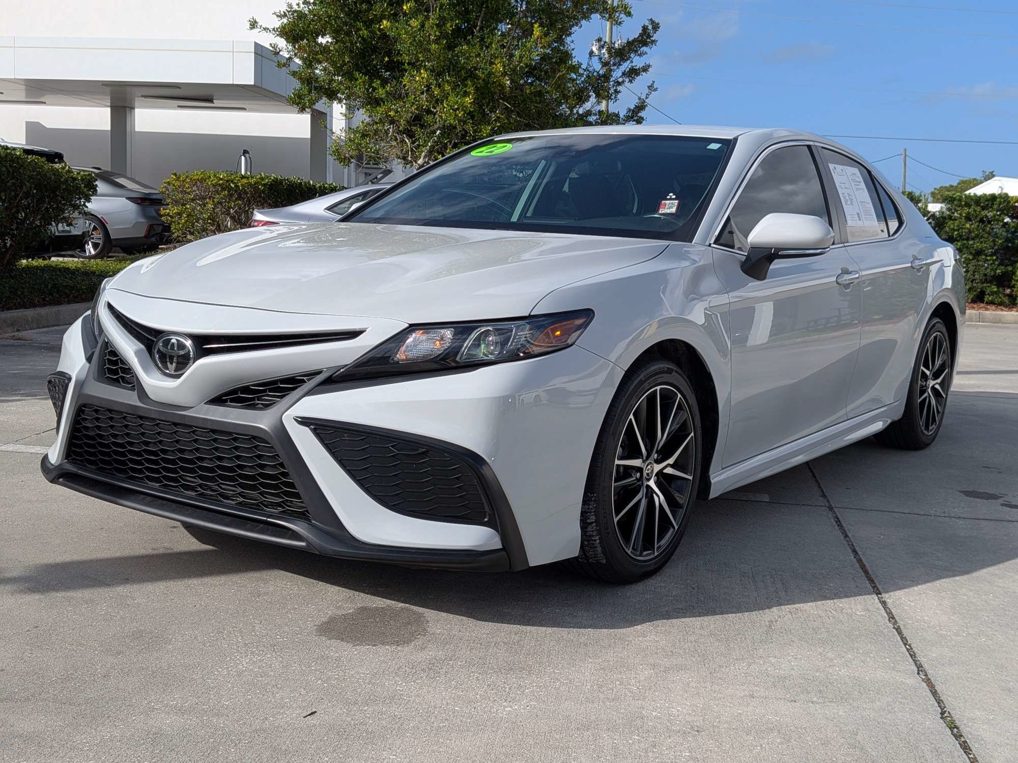 Used 2022 Toyota Camry SE FWD image 7