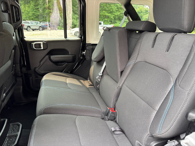 Used 2023 Jeep Wrangler Unlimited Rubicon 4xe AWD/4WD image 17