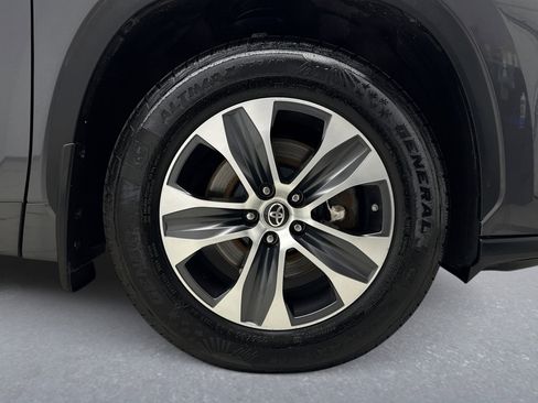 Used 2024 Toyota Highlander XLE image 26
