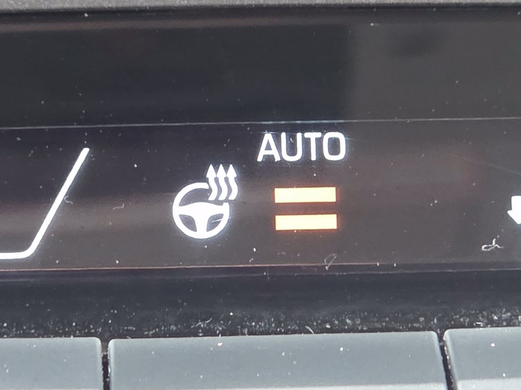Used 2025 Toyota Camry XLE AWD/4WD image 7