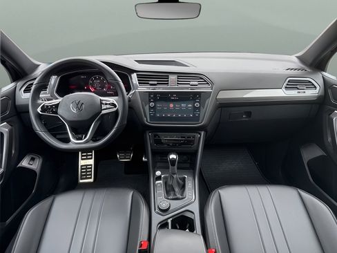 Used 2024 Volkswagen Tiguan SE R-Line image 23