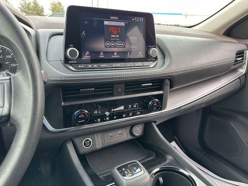 Used 2023 Nissan Rogue SV image 41
