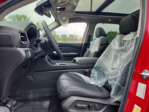 New 2025 Honda Pilot Touring image 9