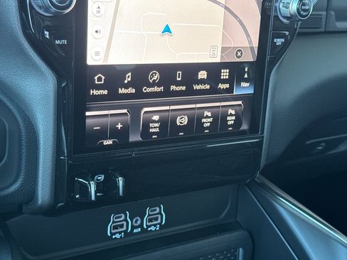New 2026 RAM 2500 Laramie AWD/4WD image 19