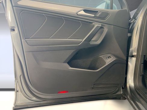 Used 2024 Volkswagen Tiguan SE image 22