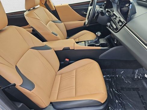 Certified 2023 Lexus ES 300h w/ Luxury Package image 10