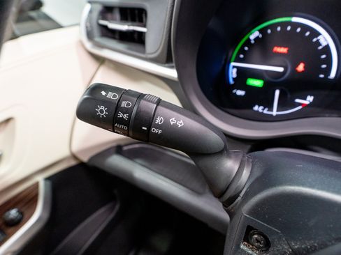 Used 2023 Toyota Sienna XLE FWD image 27