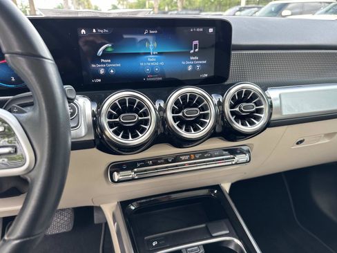 Used 2022 Mercedes-Benz GLB 250 4MATIC w/ Premium Package Lite image 26